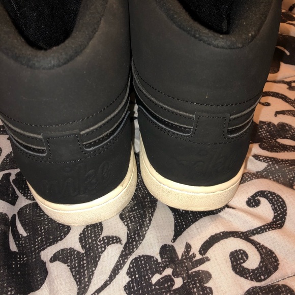 Women’s nike high tops - Picture 3 of 5